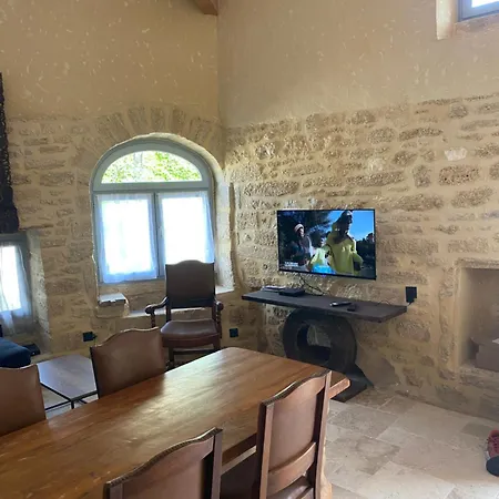 Near Uzes וילה *