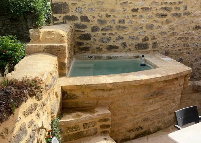 Near Uzes Vila Saint-Siffret