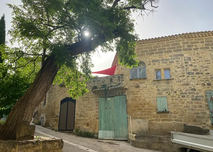Near Uzes Vila