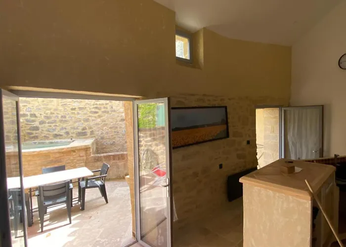 Vila Near Uzes *