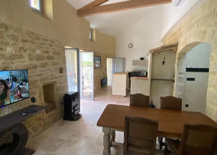 Near Uzes