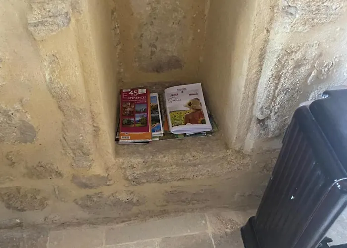 Near Uzes Vila