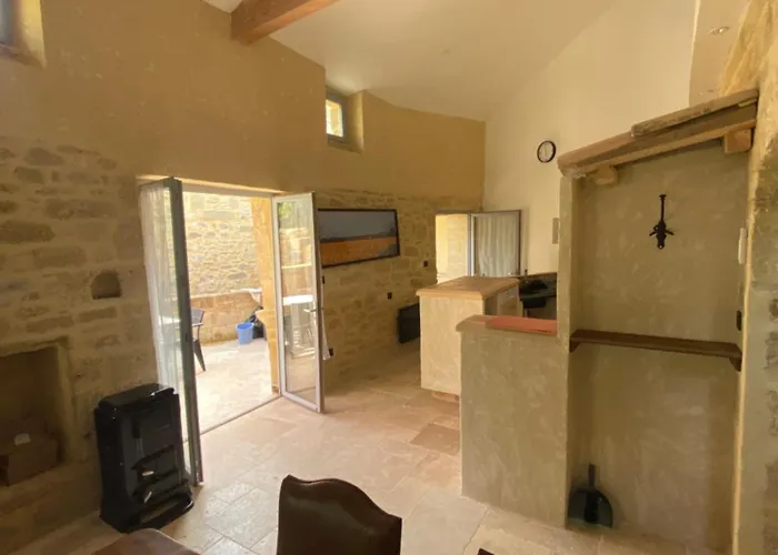 Vila Near Uzes