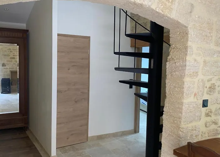 Vila Near Uzes